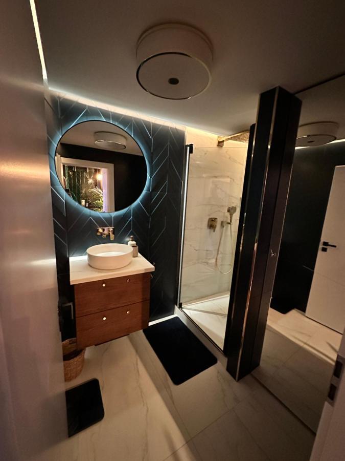 Skyline Elegance With Free Parking Bratislava Exterior foto