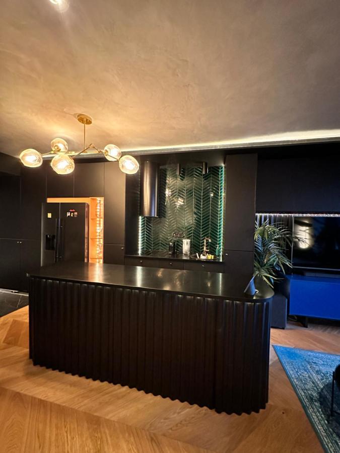 Skyline Elegance With Free Parking Bratislava Exterior foto
