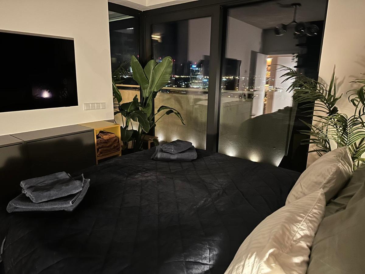 Skyline Elegance With Free Parking Bratislava Exterior foto