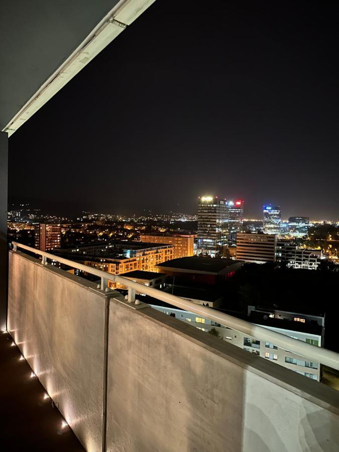 Skyline Elegance With Free Parking Bratislava Exterior foto
