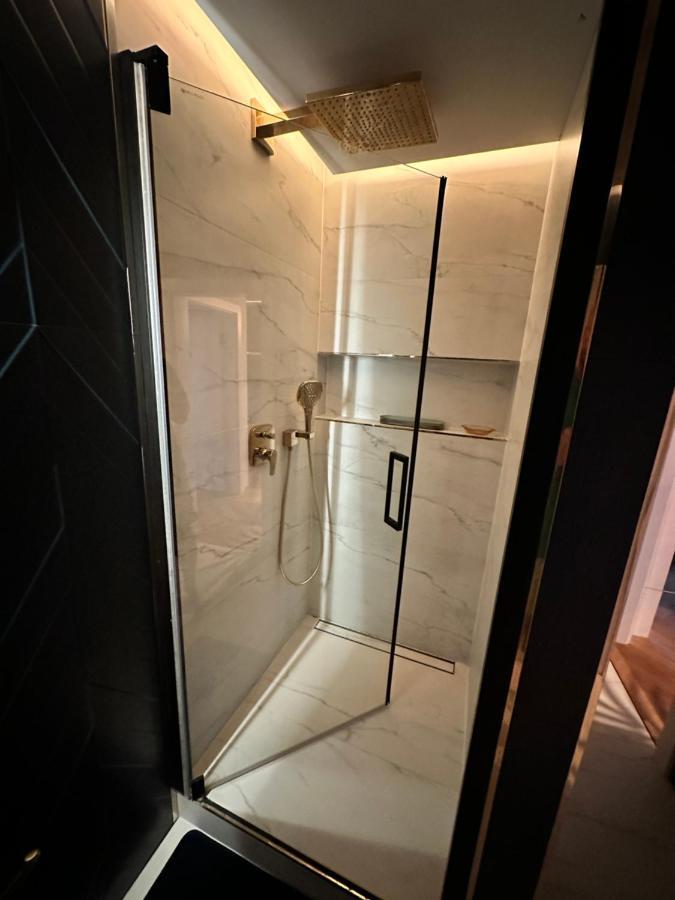 Skyline Elegance With Free Parking Bratislava Exterior foto