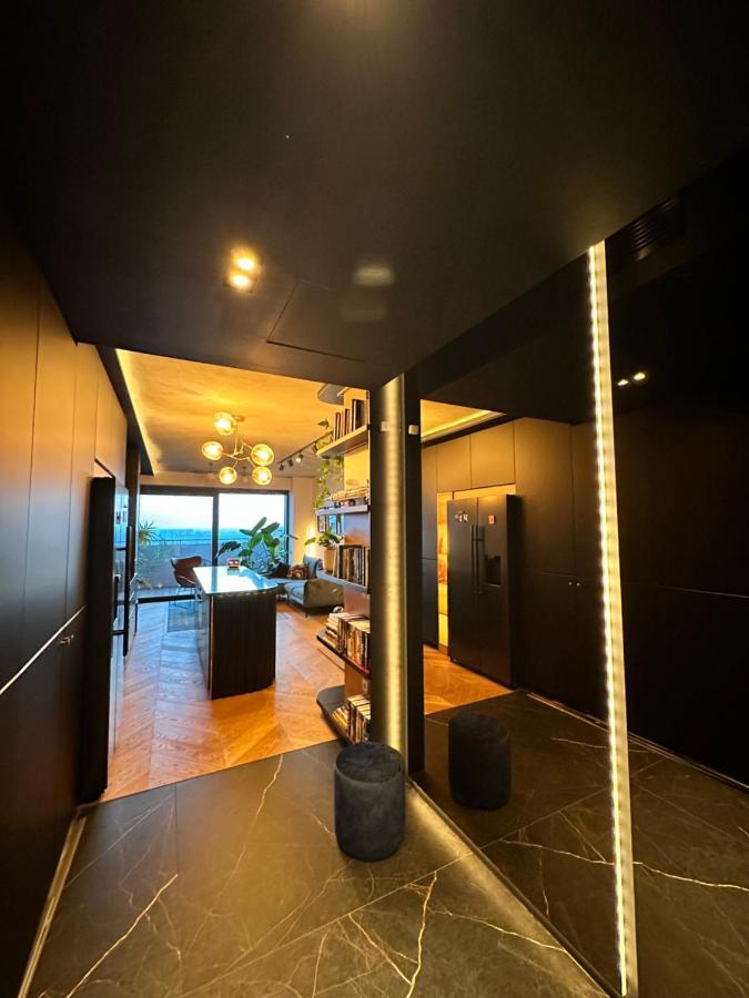 Skyline Elegance With Free Parking Bratislava Exterior foto