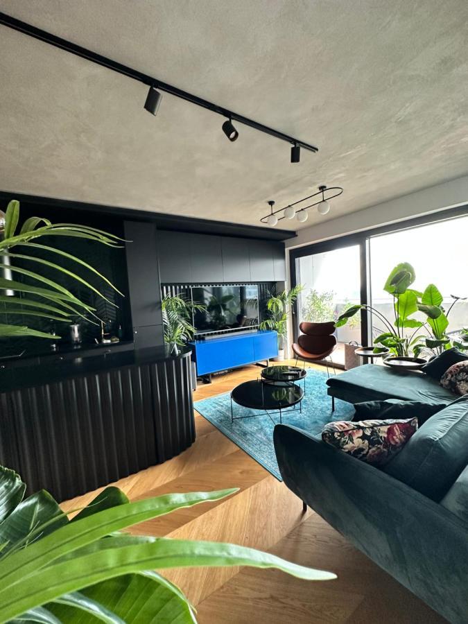 Skyline Elegance With Free Parking Bratislava Exterior foto