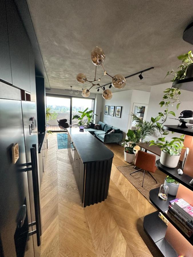 Skyline Elegance With Free Parking Bratislava Exterior foto