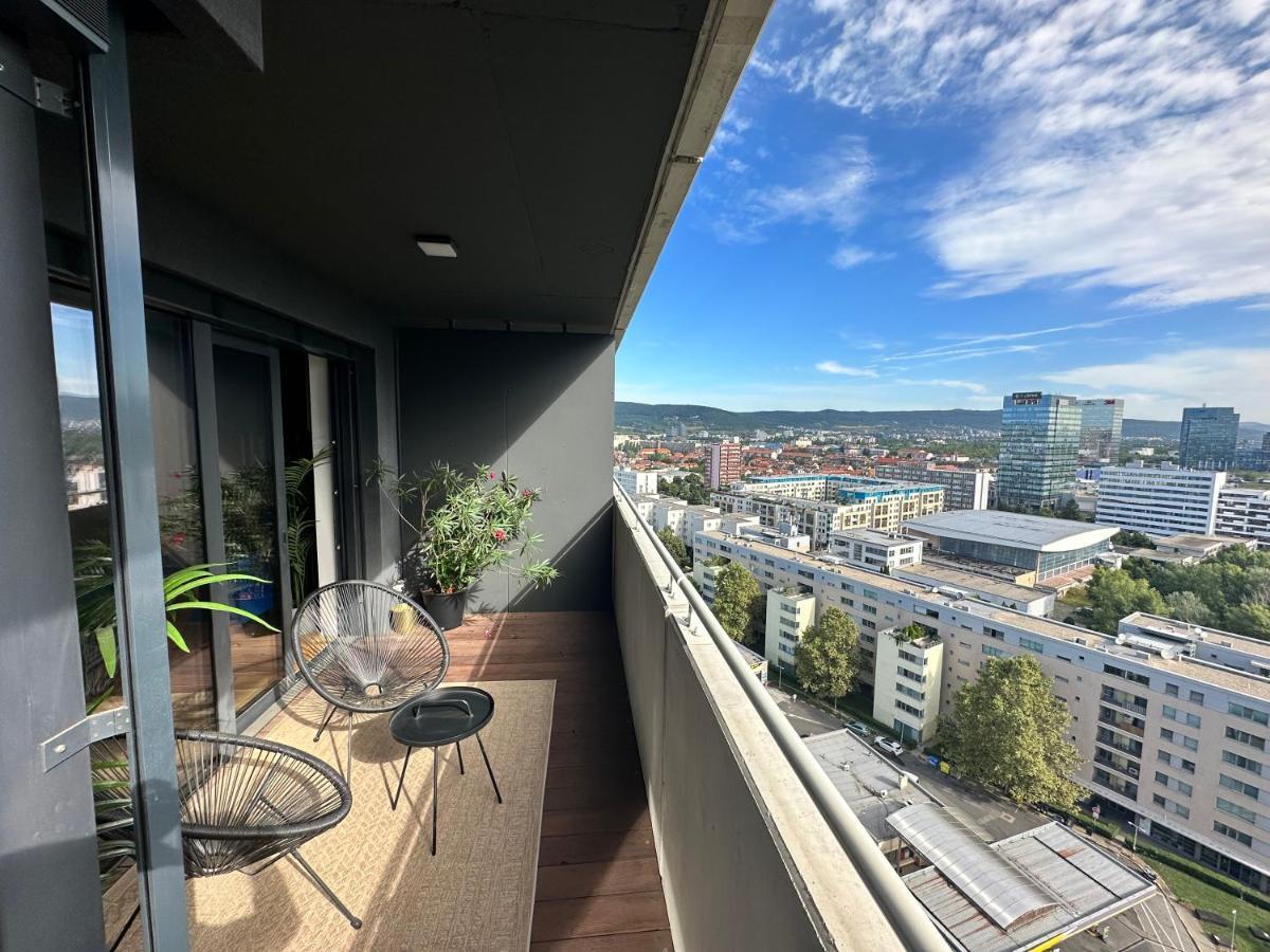 Skyline Elegance With Free Parking Bratislava Exterior foto